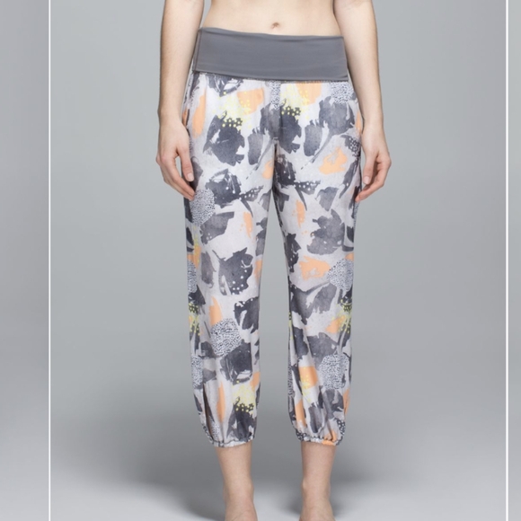 lululemon athletica Pants - Lululemon Om Pant Mini Art Pop White Multi / Slate